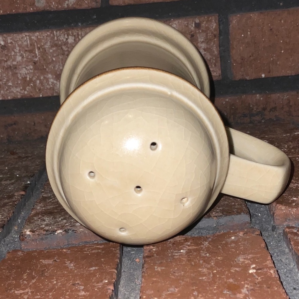 Vintage Pfaltzgraff Stoneware Spice Shaker Cream Floral‎ Crackle Glaze Rustic - Picture 2 of 3